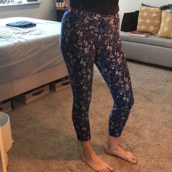 GAP Skinny Ankle Navy and White Floral Pants - Picture 1 of 4